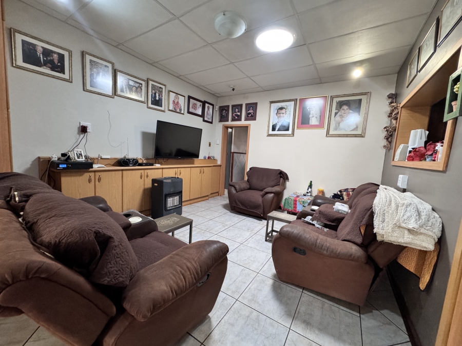 8 Bedroom Property for Sale in Meiringspark North West
